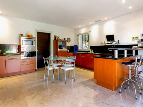 Villa for sale in Benalmadena