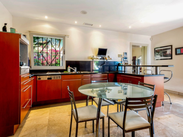 Villa for sale in Benalmadena