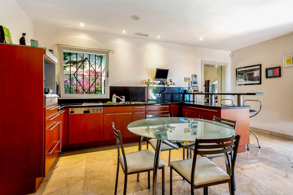 Villa for sale in Benalmadena