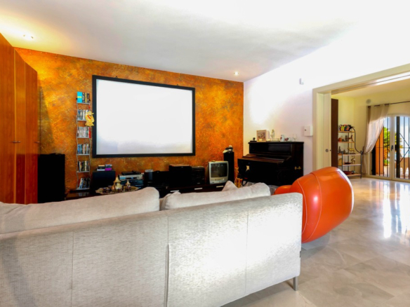 Villa for sale in Benalmadena