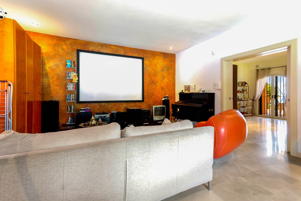 Villa for sale in Benalmadena