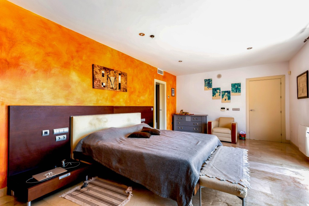 Villa for sale in Benalmadena