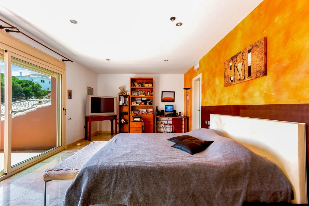 Villa for sale in Benalmadena