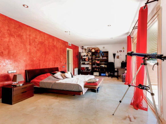Villa for sale in Benalmadena