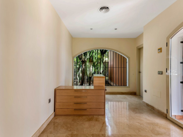Villa for sale in Benalmadena