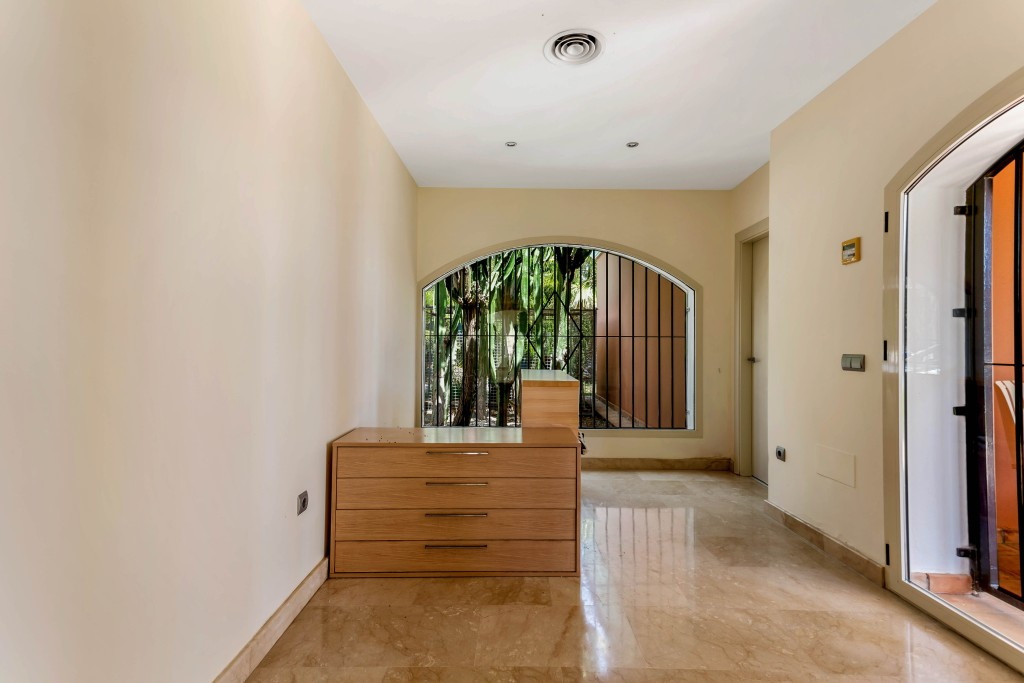 Villa for sale in Benalmadena