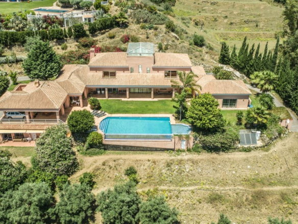 Villa for sale in Benalmadena