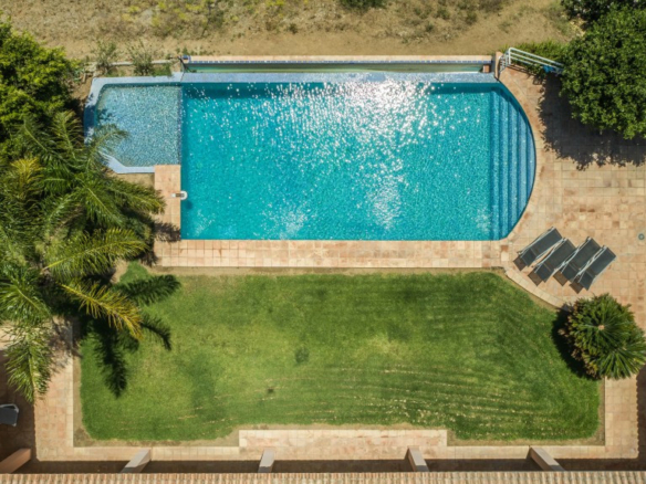 Villa for sale in Benalmadena