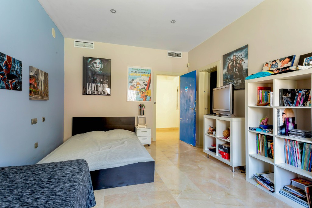 Villa for sale in Benalmadena