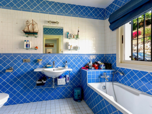 Villa for sale in Benalmadena