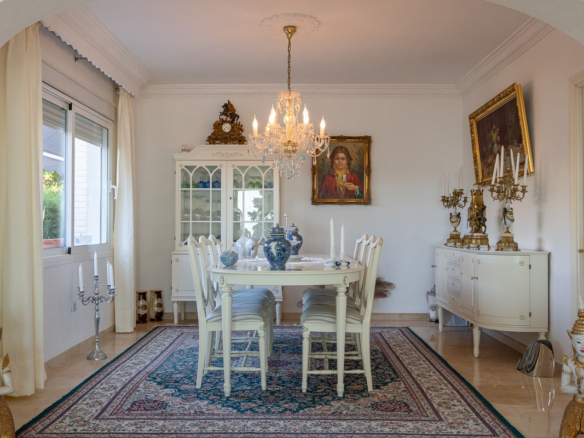 Villa for sale in Benalmadena