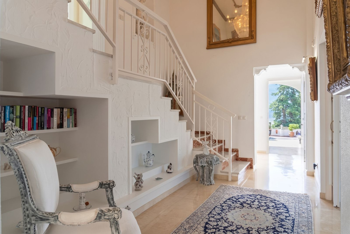 Villa for sale in Benalmadena