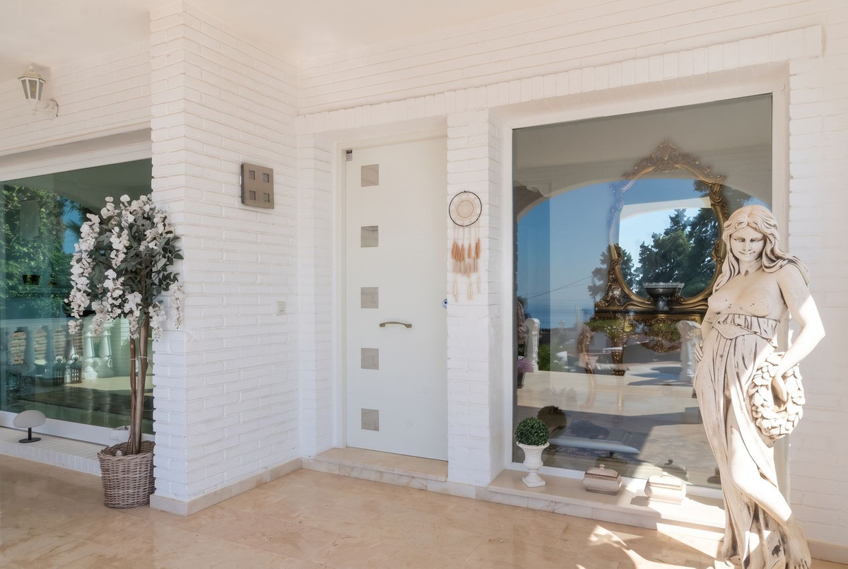 Villa for sale in Benalmadena