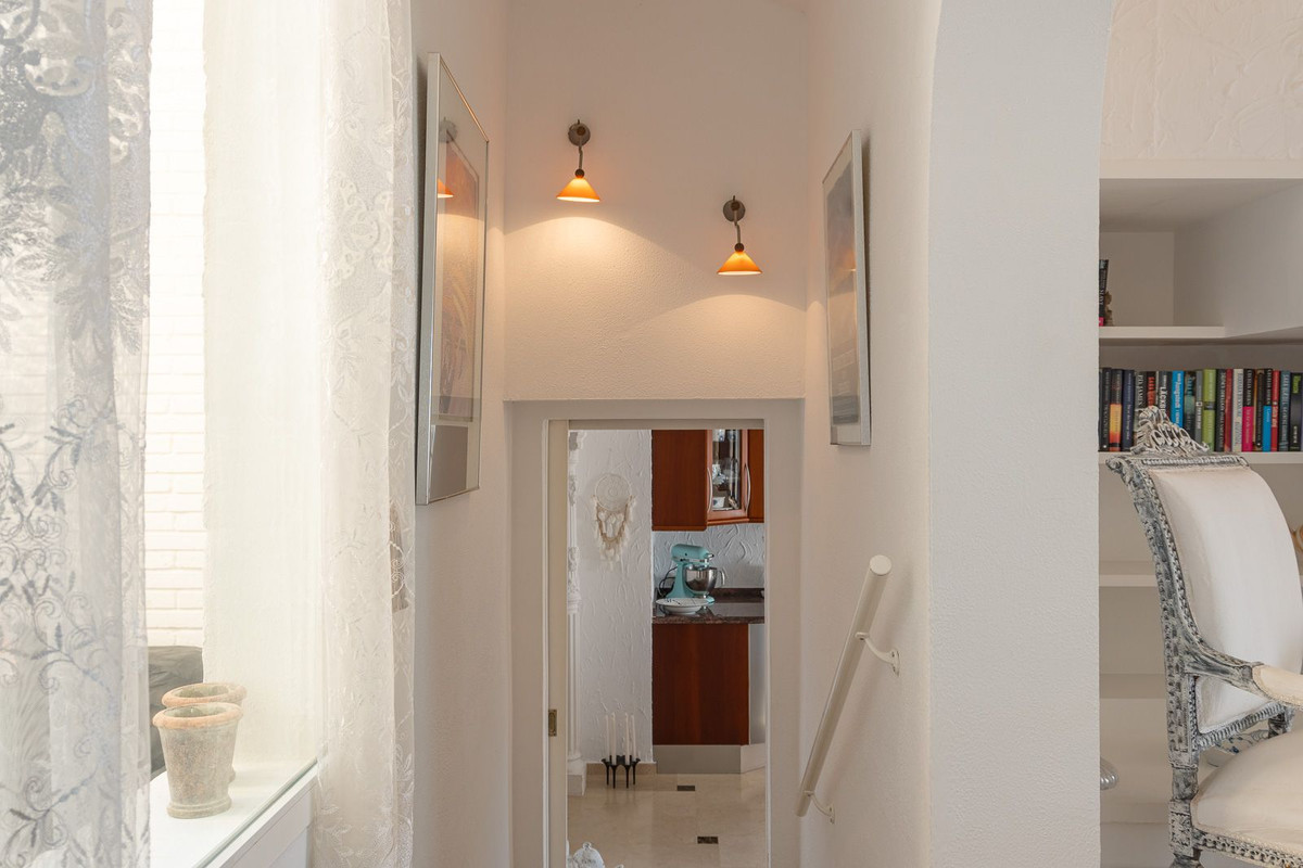 Villa for sale in Benalmadena