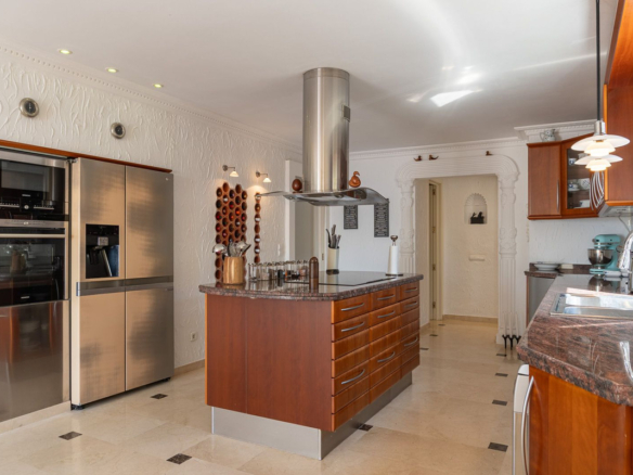 Villa for sale in Benalmadena