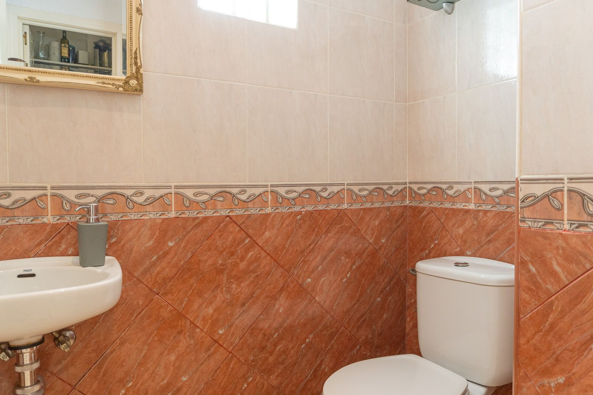 Villa for sale in Benalmadena