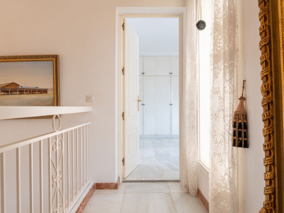 Villa for sale in Benalmadena