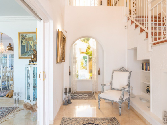 Villa for sale in Benalmadena