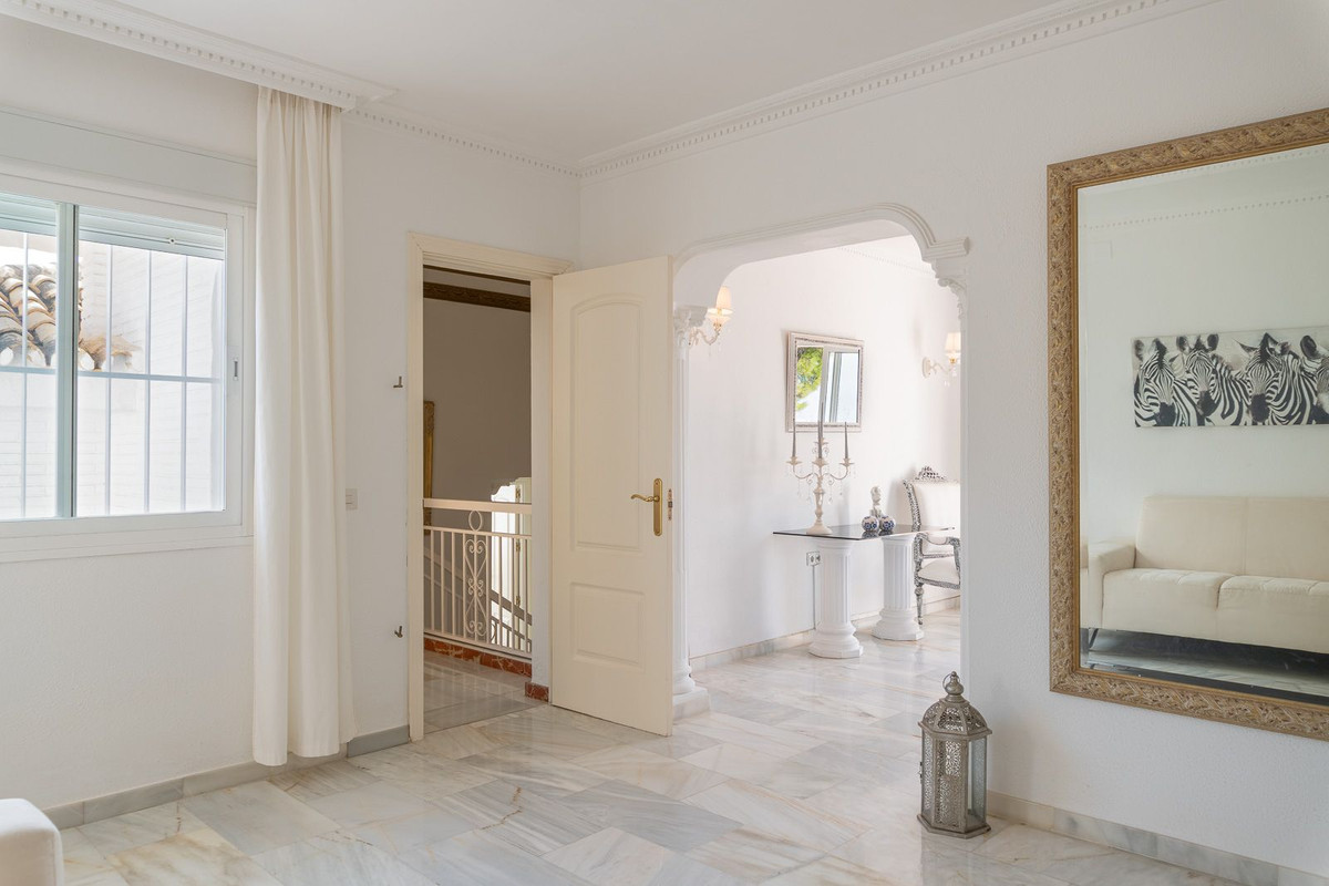 Villa for sale in Benalmadena