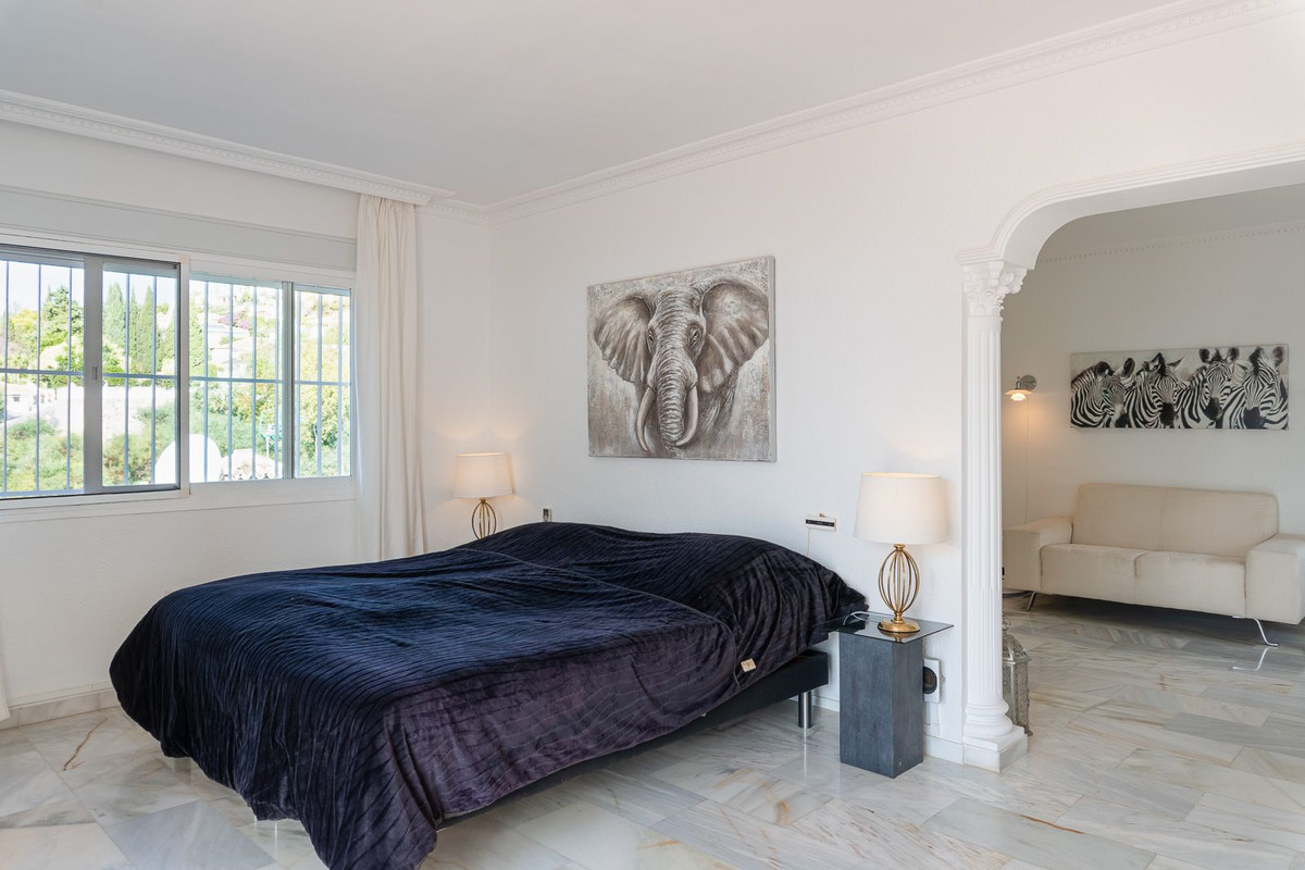 Villa for sale in Benalmadena