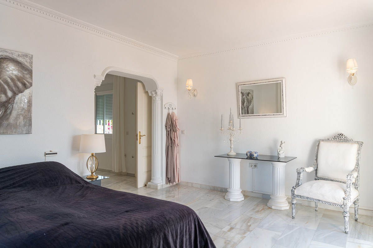 Villa for sale in Benalmadena