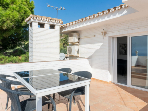 Villa for sale in Benalmadena