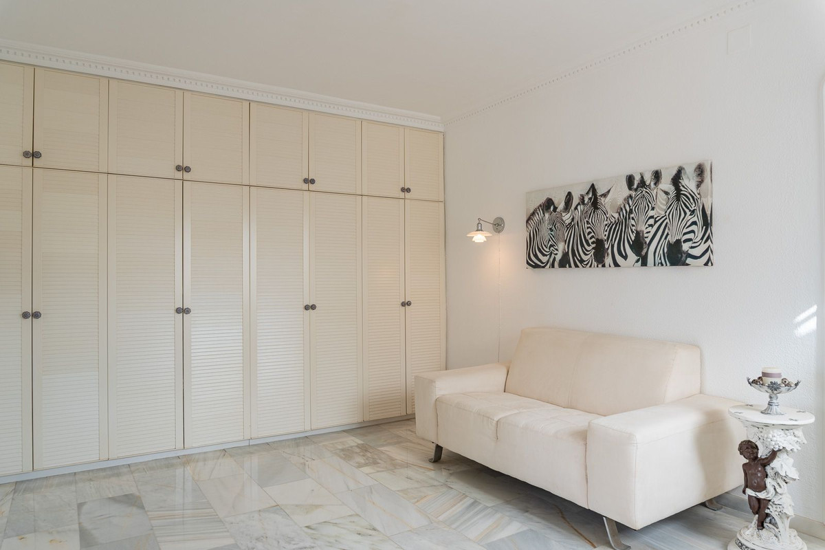 Villa for sale in Benalmadena