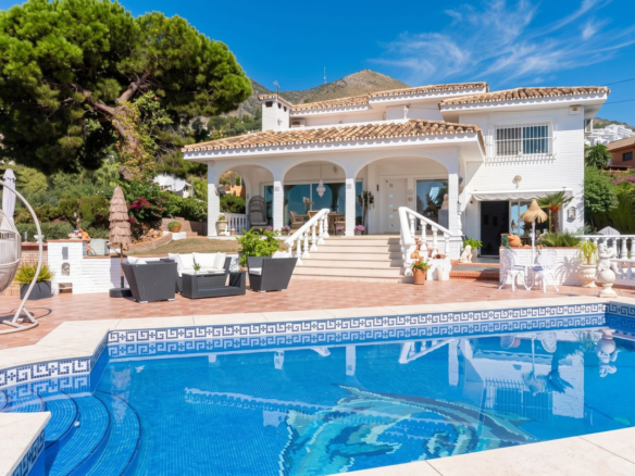 Villa for sale in Benalmadena