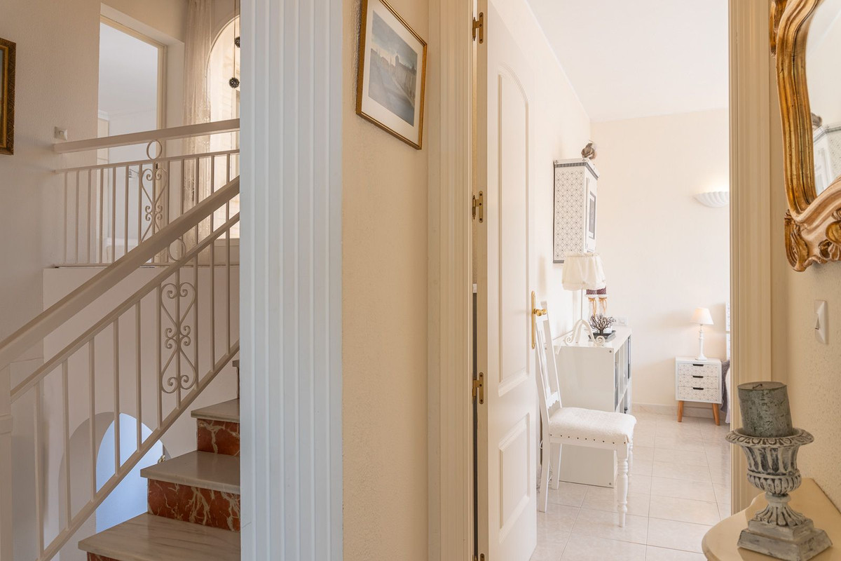 Villa for sale in Benalmadena