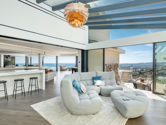 Villa for sale in Benalmadena