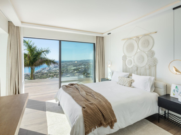 Villa for sale in Benalmadena