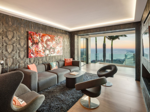 Villa for sale in Benalmadena
