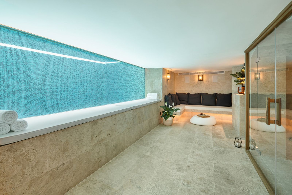 Villa for sale in Benalmadena