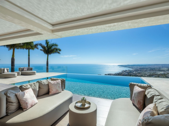 Villa for sale in Benalmadena