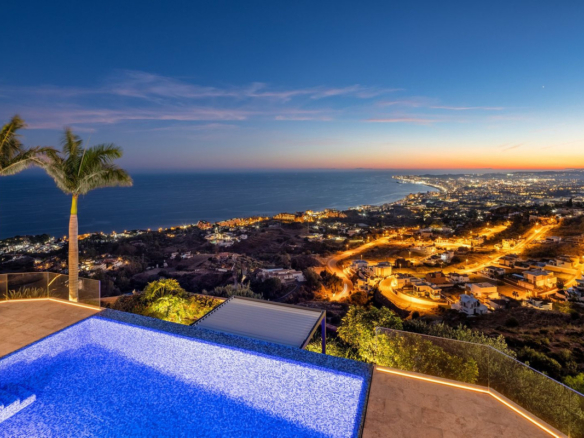 Villa for sale in Benalmadena