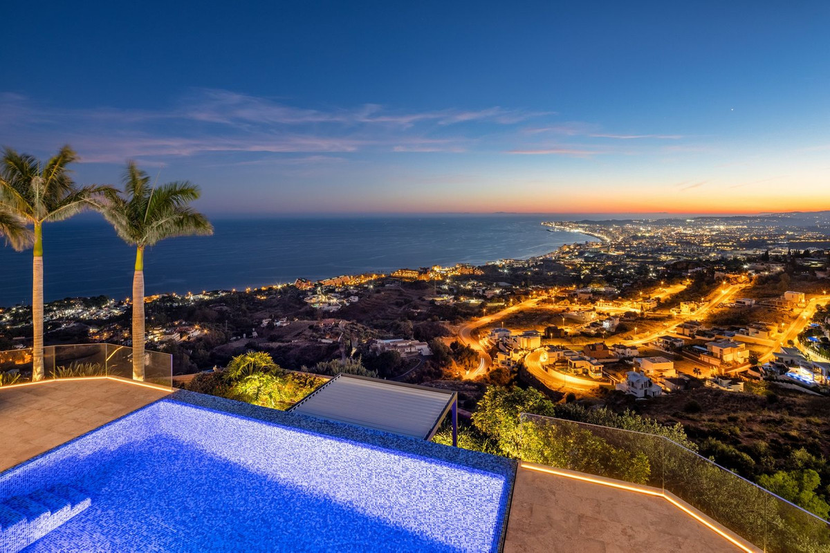 Villa for sale in Benalmadena