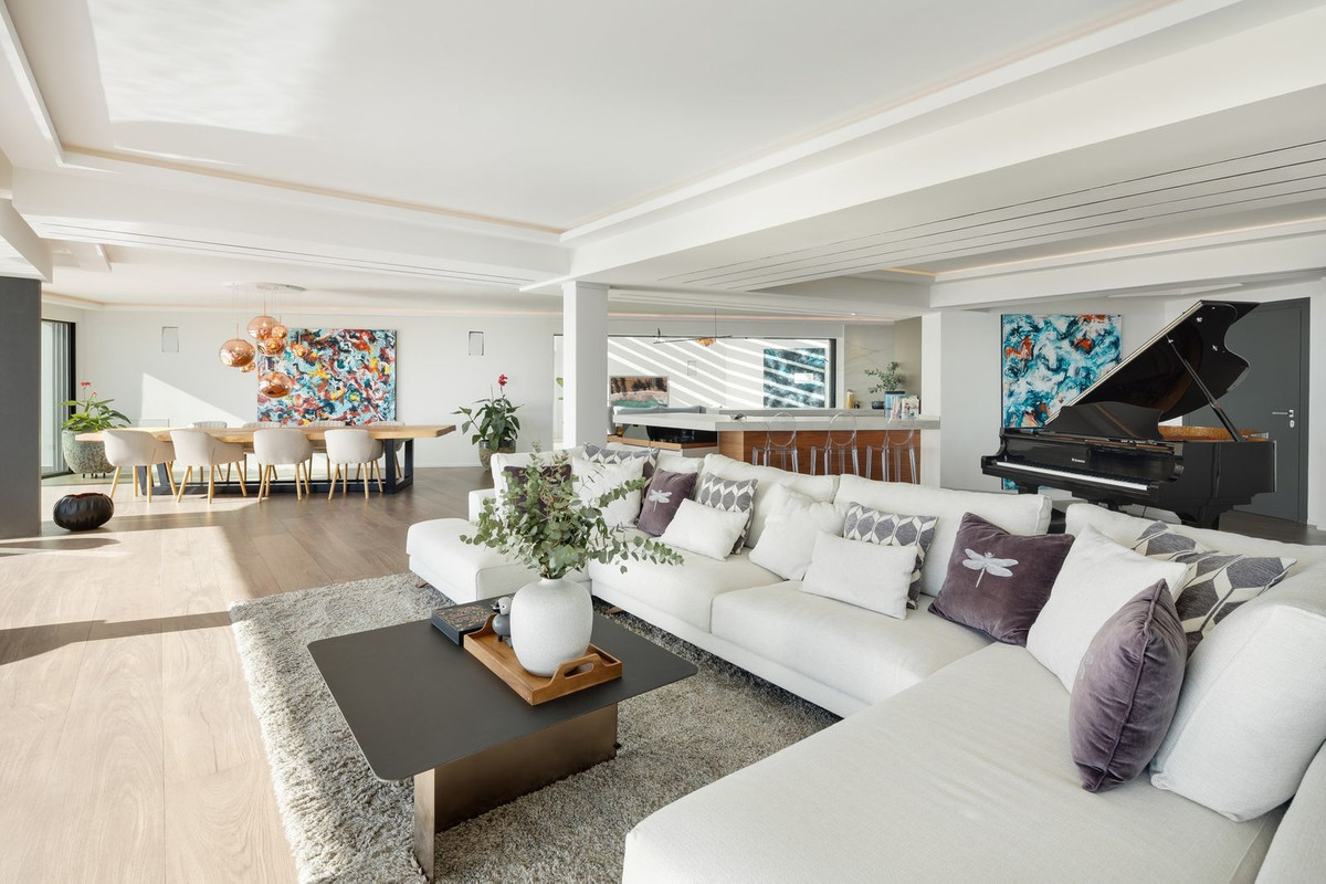 Villa for sale in Benalmadena