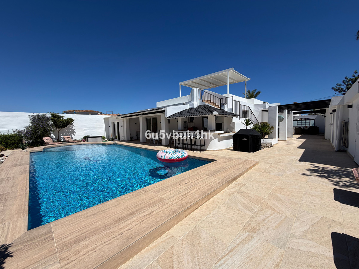 Villa for sale in Benalmadena