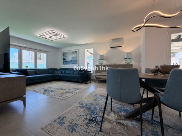 Villa for sale in Benalmadena