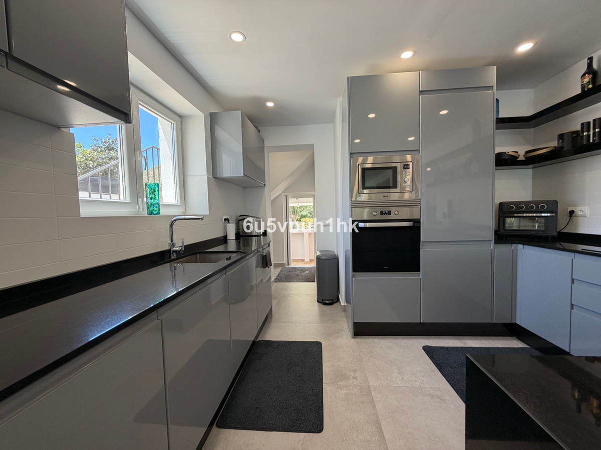 Villa for sale in Benalmadena