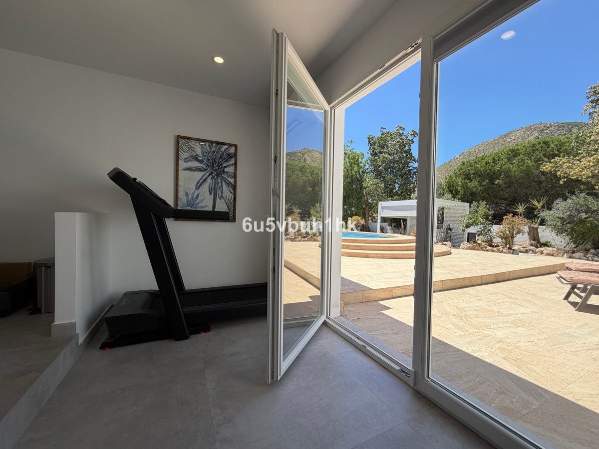 Villa for sale in Benalmadena