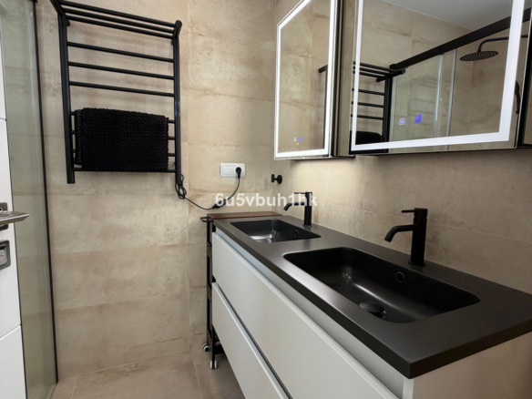 Villa for sale in Benalmadena