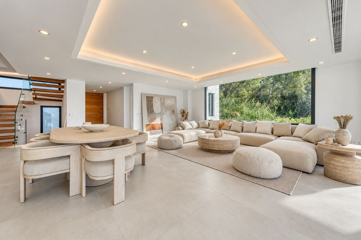 Villa for sale in Benalmadena