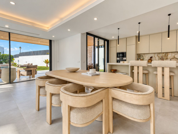 Villa for sale in Benalmadena