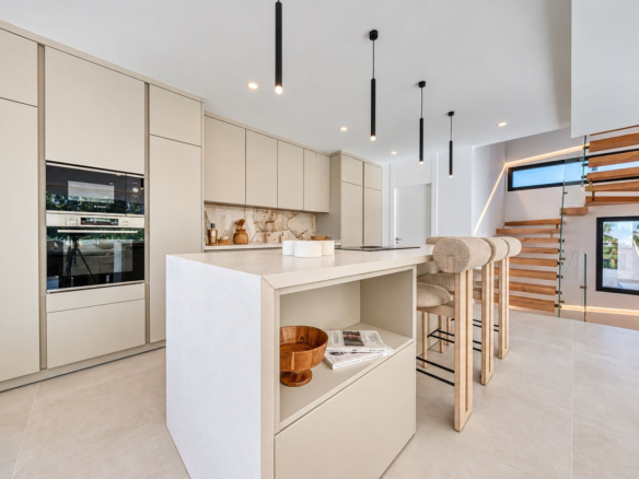 Villa for sale in Benalmadena