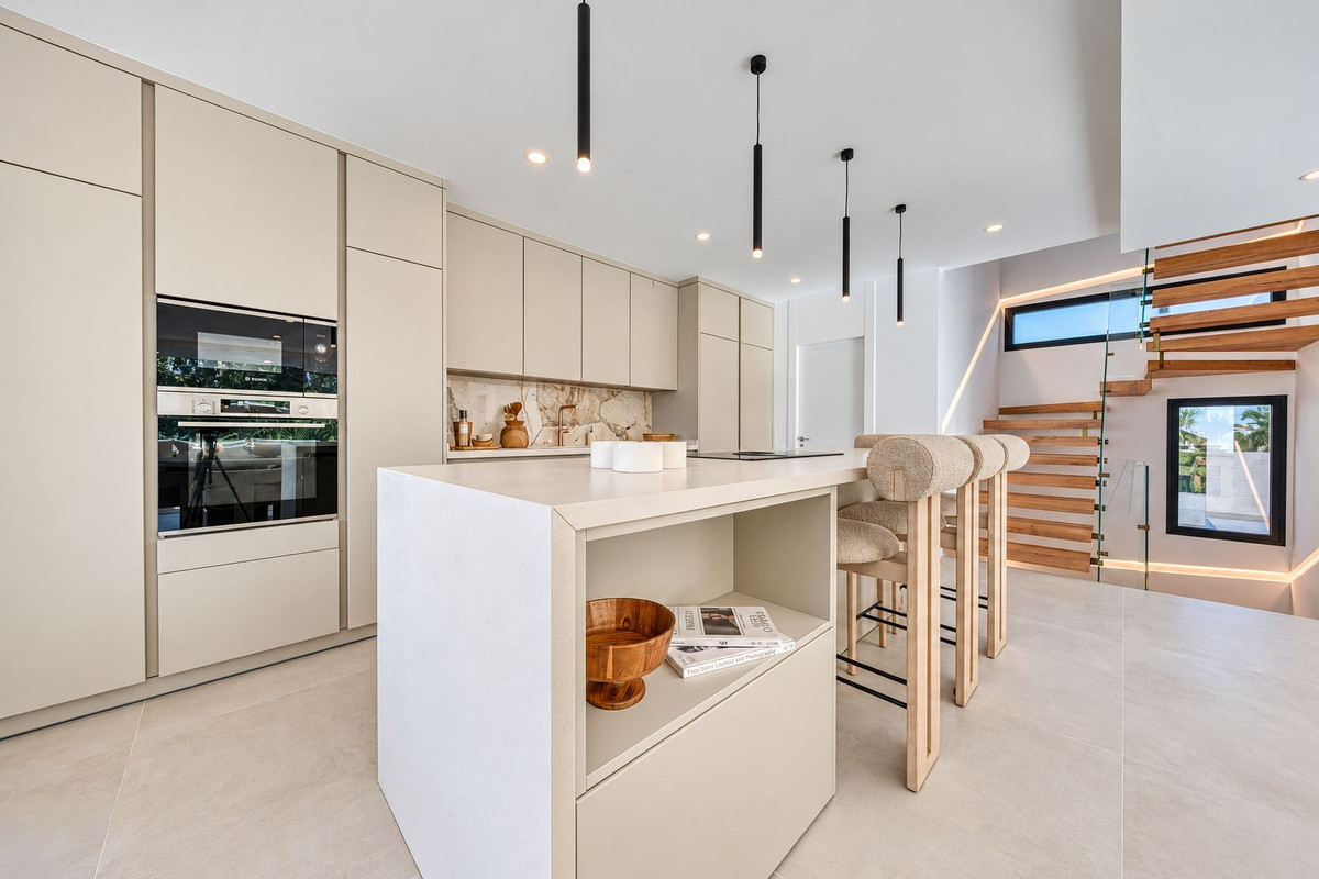 Villa for sale in Benalmadena