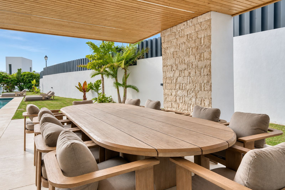 Villa for sale in Benalmadena