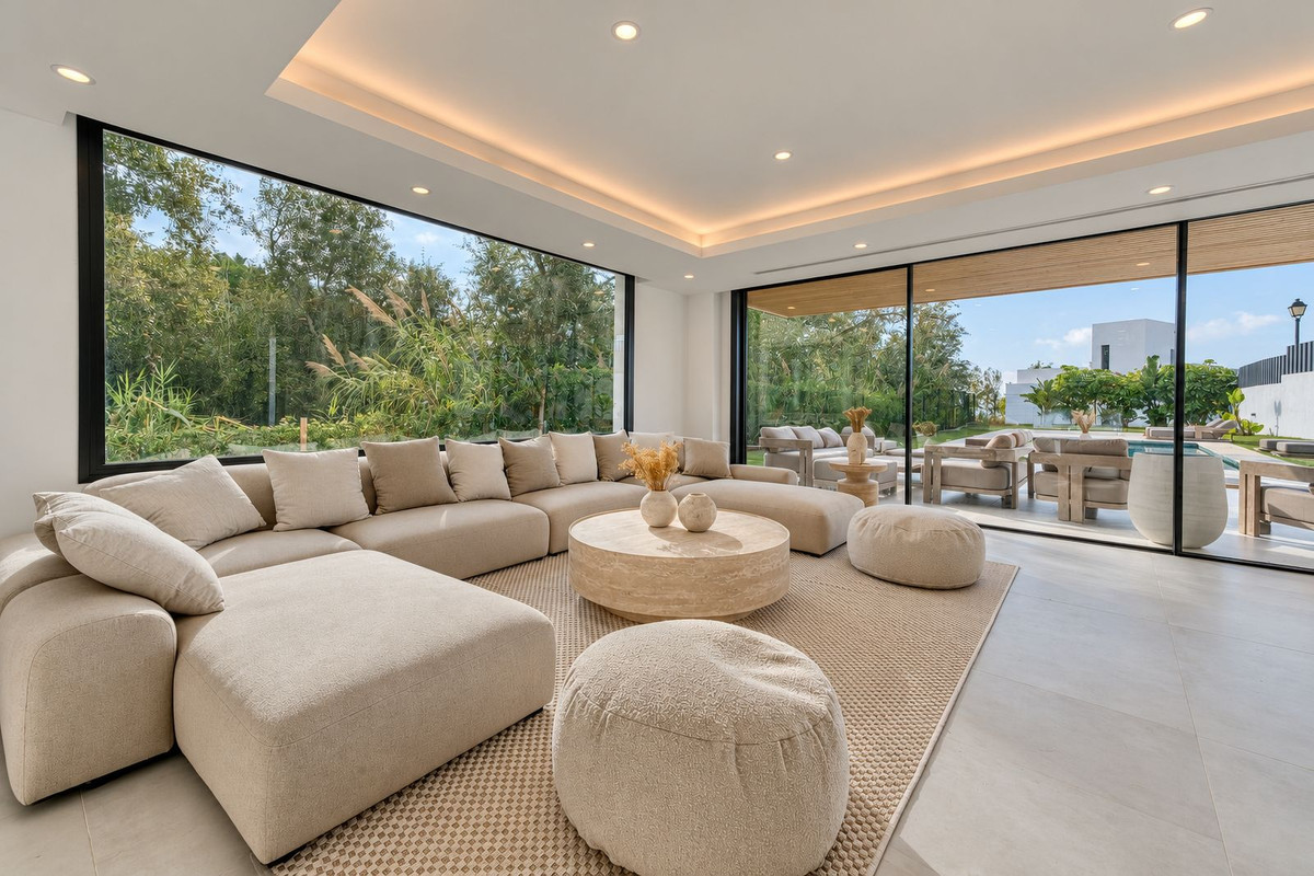 Villa for sale in Benalmadena