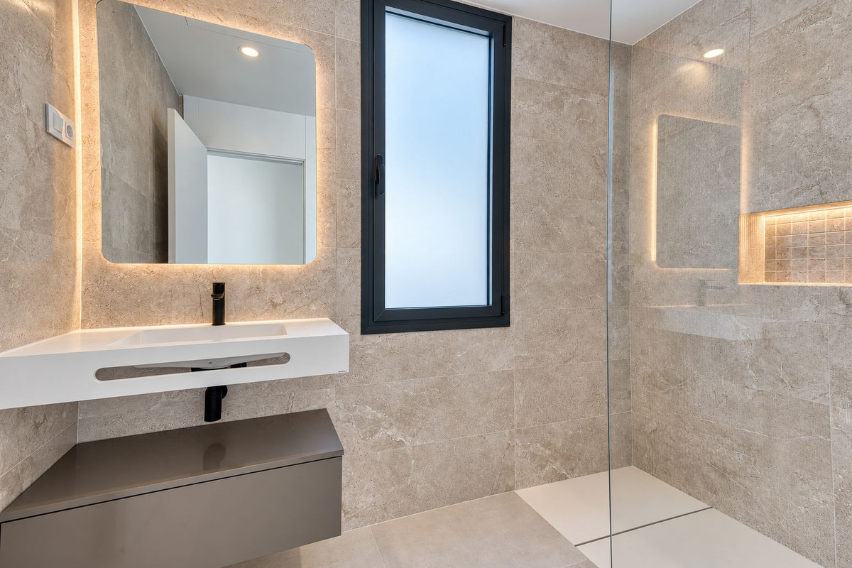 Villa for sale in Benalmadena