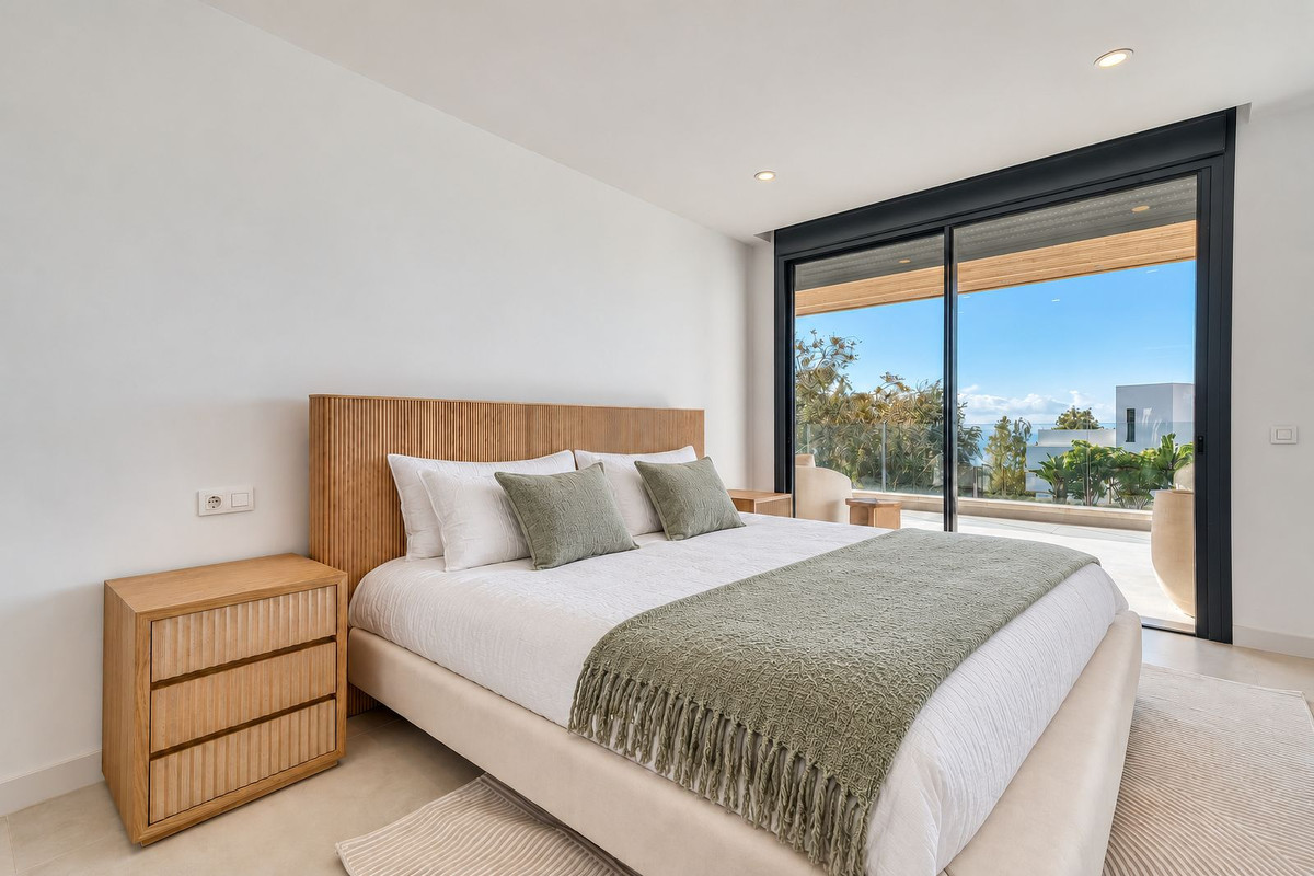 Villa for sale in Benalmadena